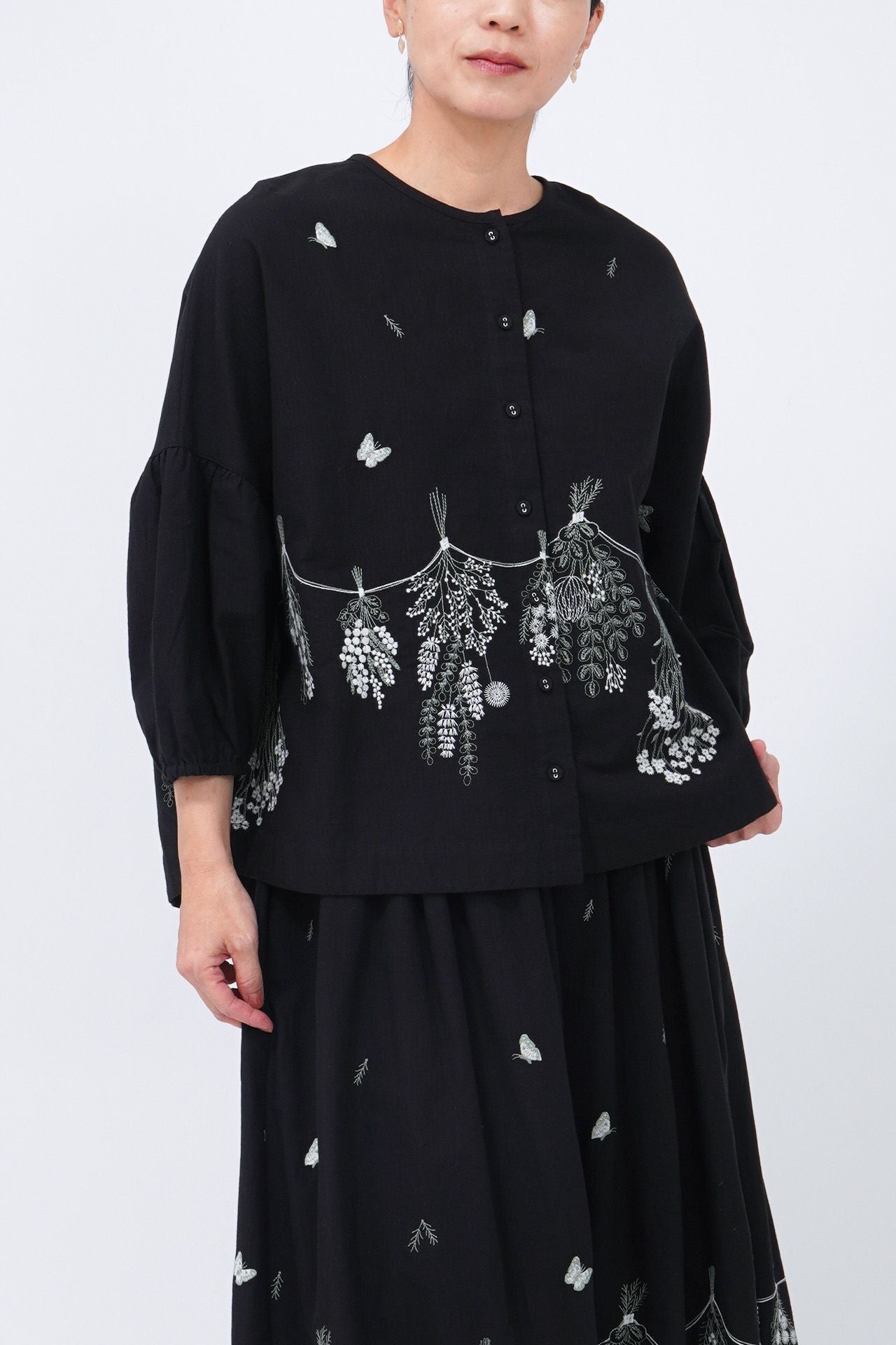 mybalentin 刺繍カラーパフブラウス 白兎の刺繍襟パフスリーブブラウス – ManusMachina