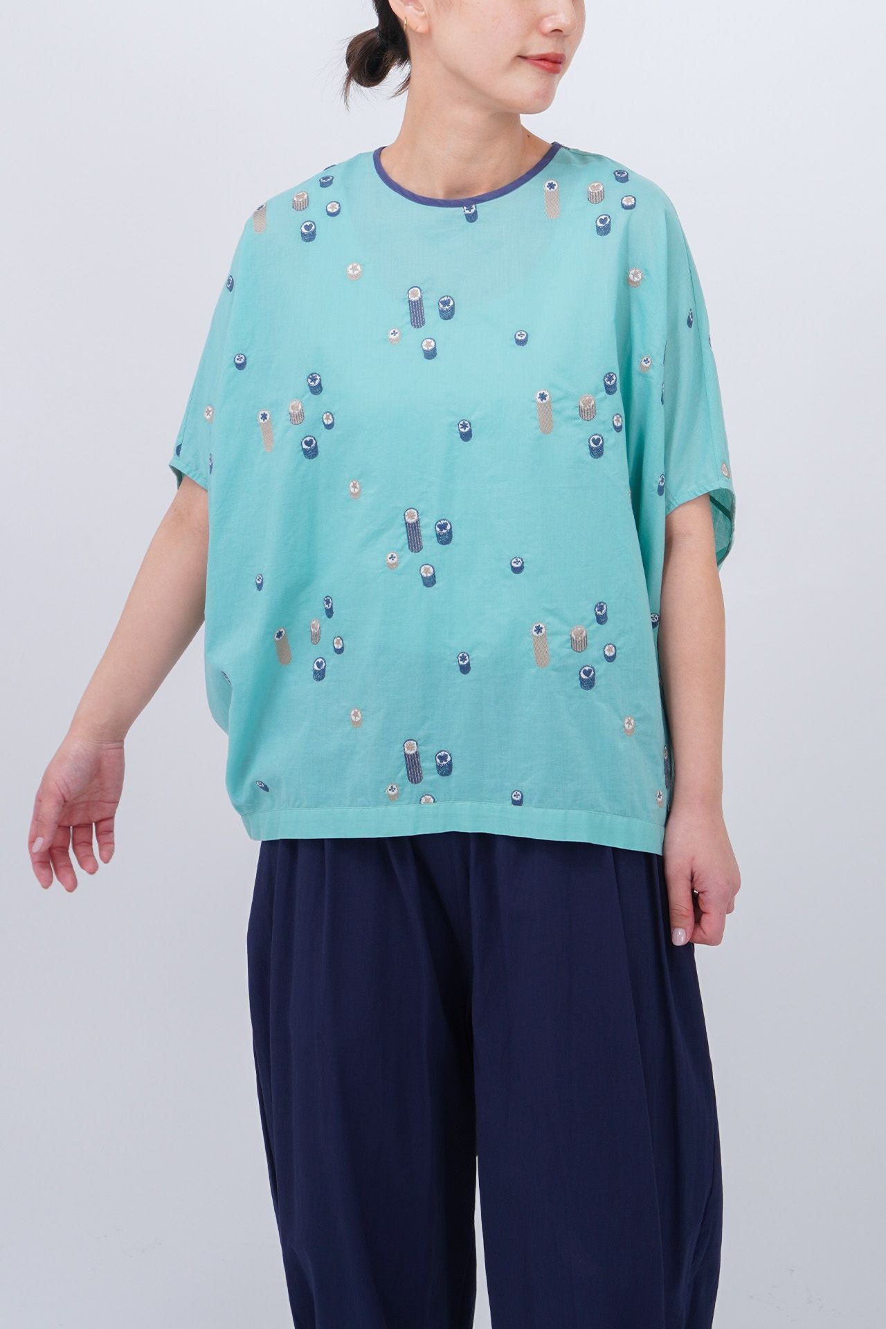 EMB bonbon 2WAYブラウス | marble SUD(マーブルシュッド)公式通販 EMB bonbon 2WAYブラウス | marble SUD(マーブルシュッド)公式通販