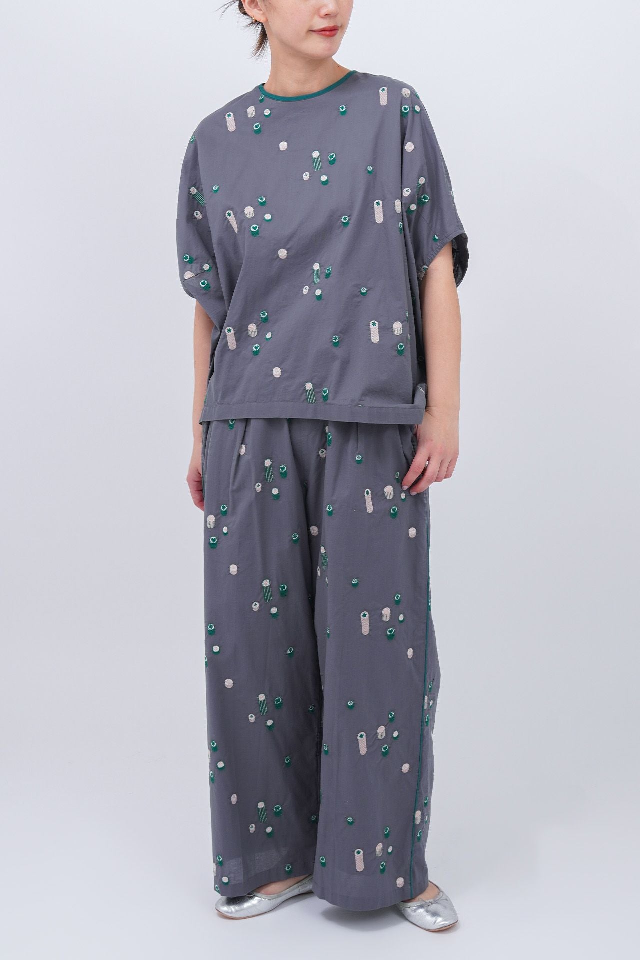 GREY / model：168cm